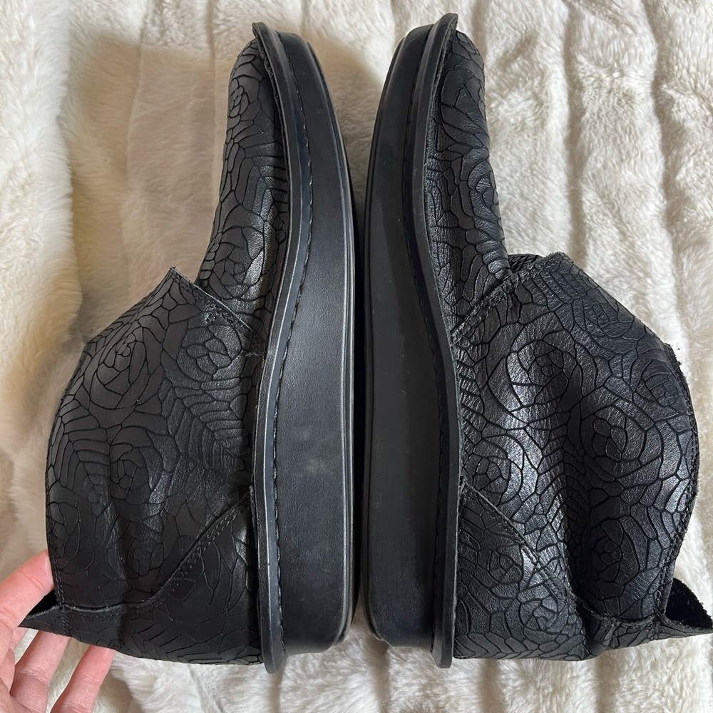 Alegria EU 41/ US 10.5 Caiti 586 Leaf Print Hook Loop Closure Ankle Goth Booties - Picture 5 of 15